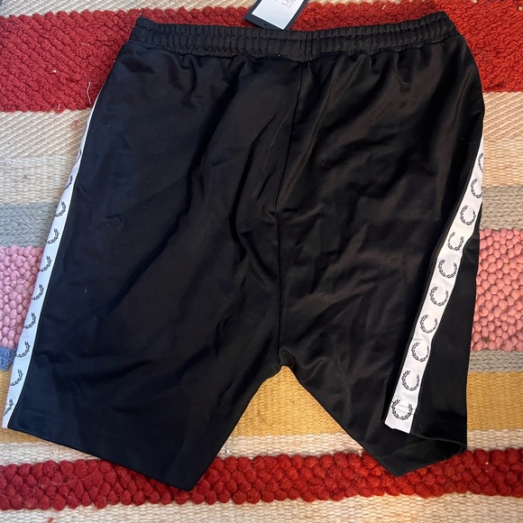 Fred Perry Taped track shorts - NWT - Picture 4 of 5